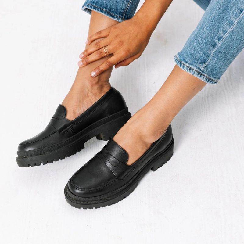 black-leather-loafers-womens